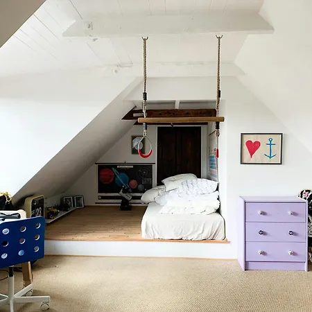 Semesterbostad Charming House With Sea View In