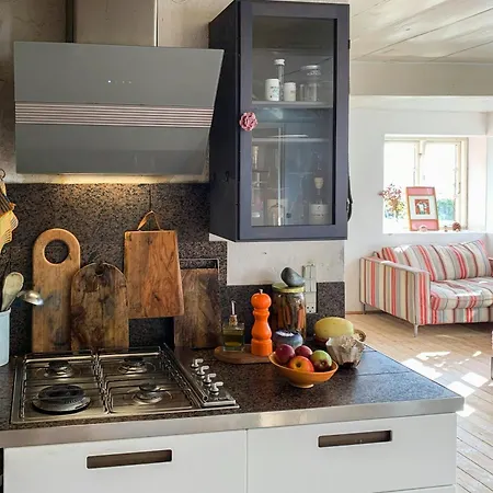 Semesterbostad Charming House With Sea View In
